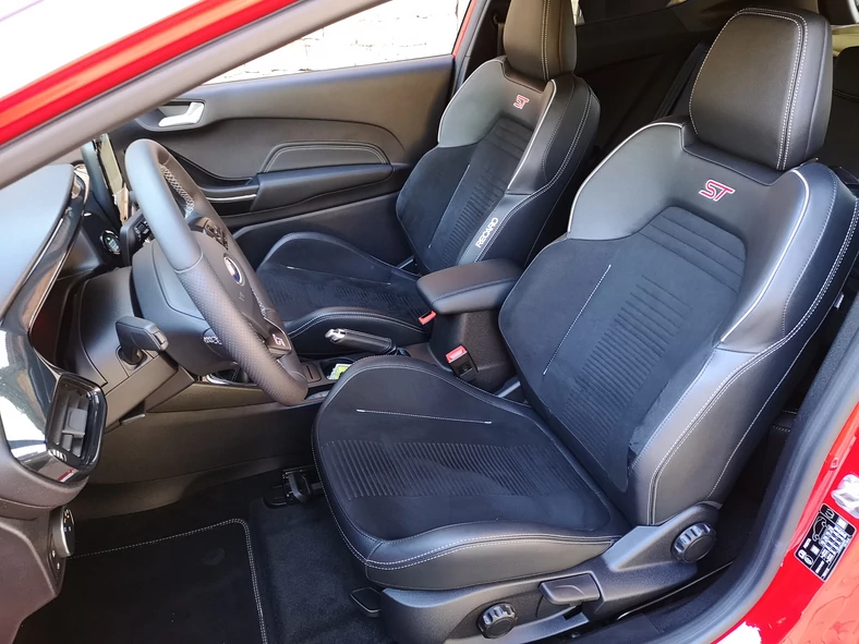 Ford Fiesta ST - świetne fotele Recaro. Świetne jeśli nie jesteście zbyt otyli