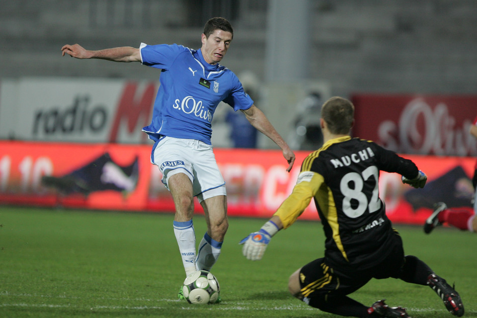 Robert Lewandowski (L) i Jan Mucha (P)