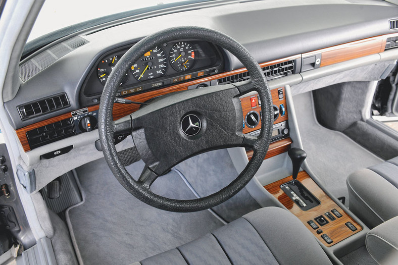 Mercedes 300 SE - odpowiedni samochód dla szefów