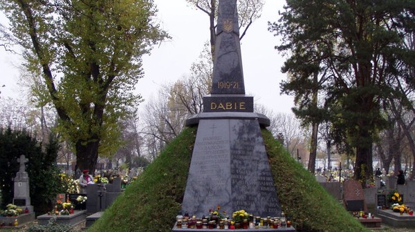 Na Ukrainie święto zmarłych (hrobki), według kalendarza juliańskiego, przypada tydzień po Wielkanocy.