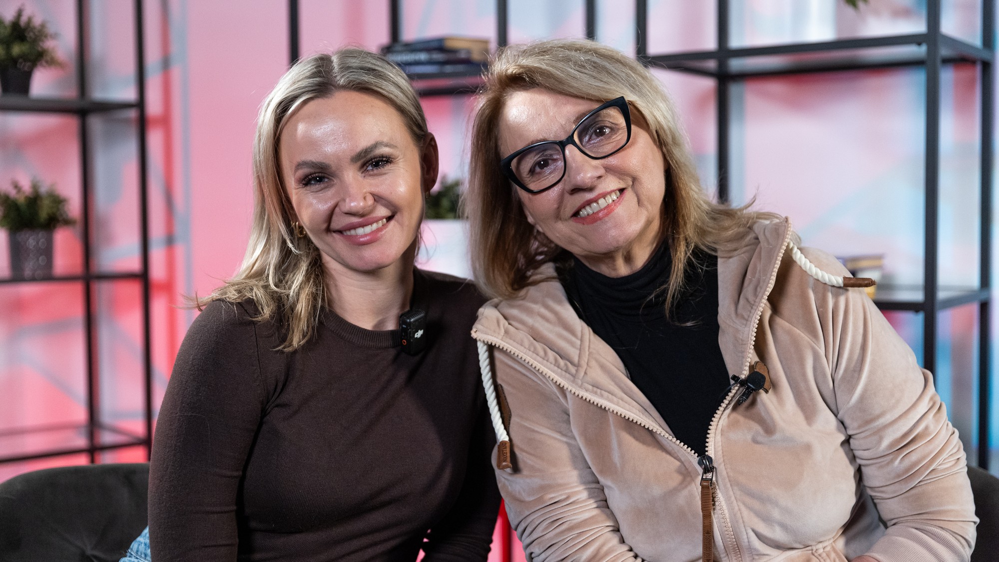 Petra Hlaváčová a Daniela Csinová v podcaste Off Record.