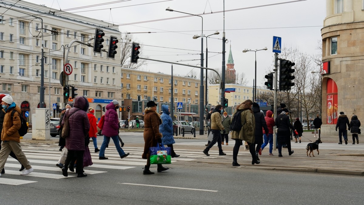 Pogłębiający się kryzys ekonomiczny – tego najbardziej obawiamy się w 2023 r. Pesymistycznie patrzymy też na kwestię spadku inflacji. Ponadto tylko co trzeci pytany wierzy, że w Ukrainie zapanuje pokój — wynika z sondażu IBRiS dla "Rzeczpospolitej".