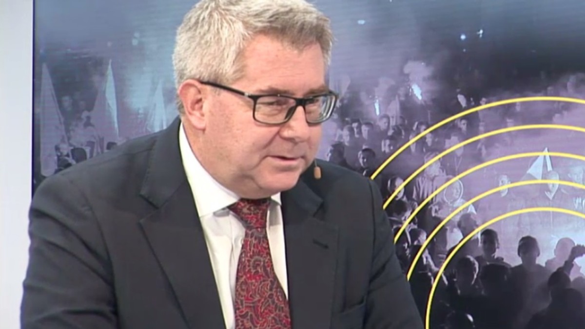 Ocena Kazimierza Ujazdowskiego jest w moim przekonaniu bardzo surowa i bardzo niesprawiedliwa - mówił europoseł PiS Ryszard Czarnecki, odnosząc się do wtorkowego oświadczenia byłego posła PiS Kazimierza Ujazdowskiego.