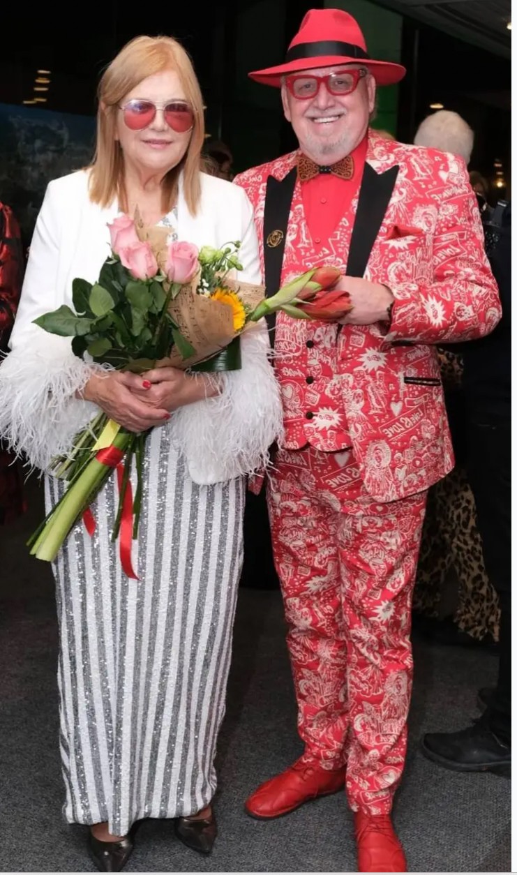 Speváčka Marcela Laiferová, členka zoskupenia Československý lev s jeho zakladateľom Jozefom Oklamčákom na veľkolepom koncerte v Bratislave.