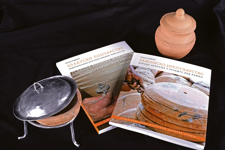 Višegodišnji istraživački rad zaokružila je nedavno objavivši knjige „Zlakusko lončarstvo“ i „Ražanjsko crepuljarstvo“