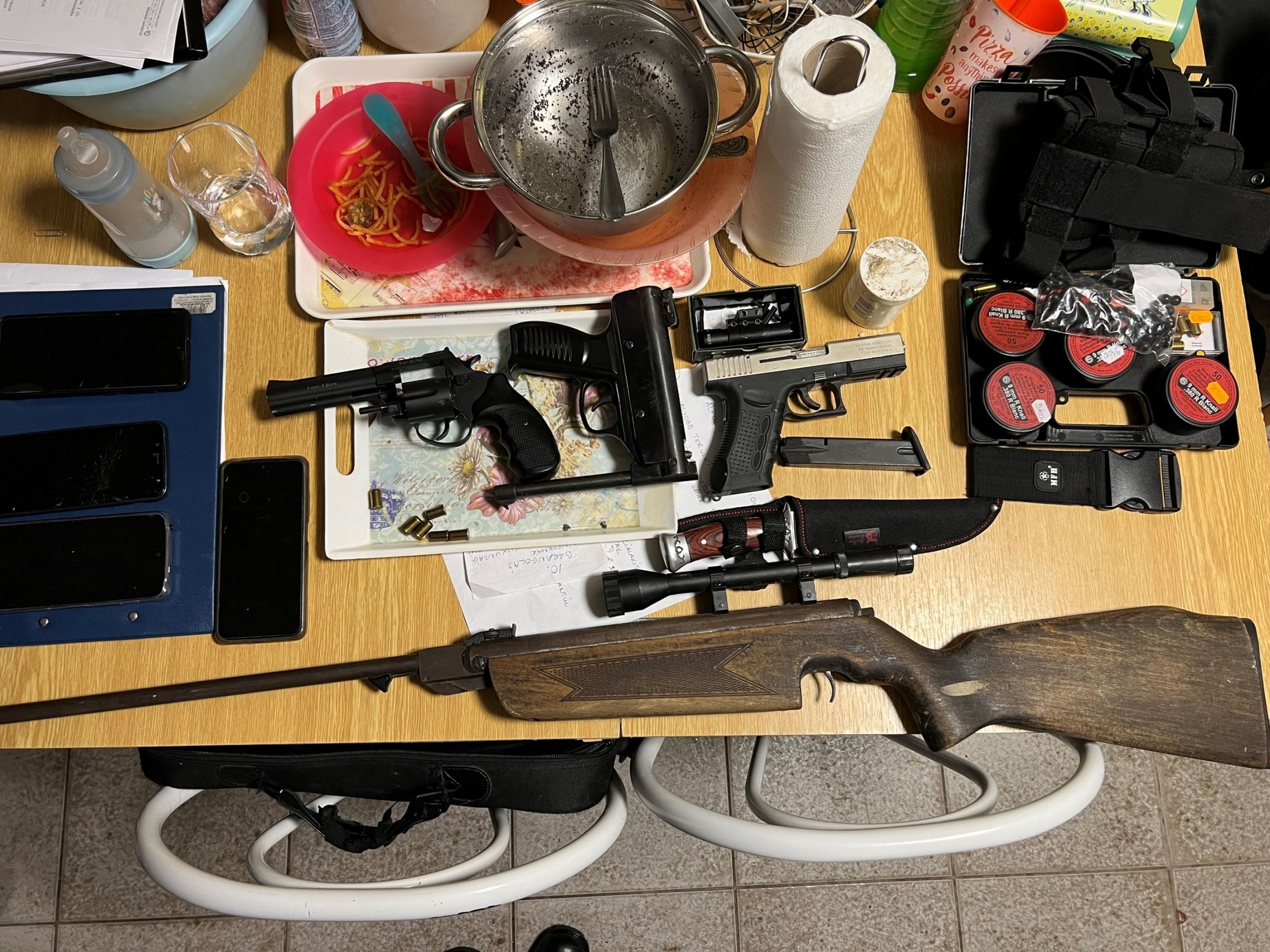 Maďarská polícia zasiahla proti ozbrojenej skupine, ktorá chcela prevziať moc.