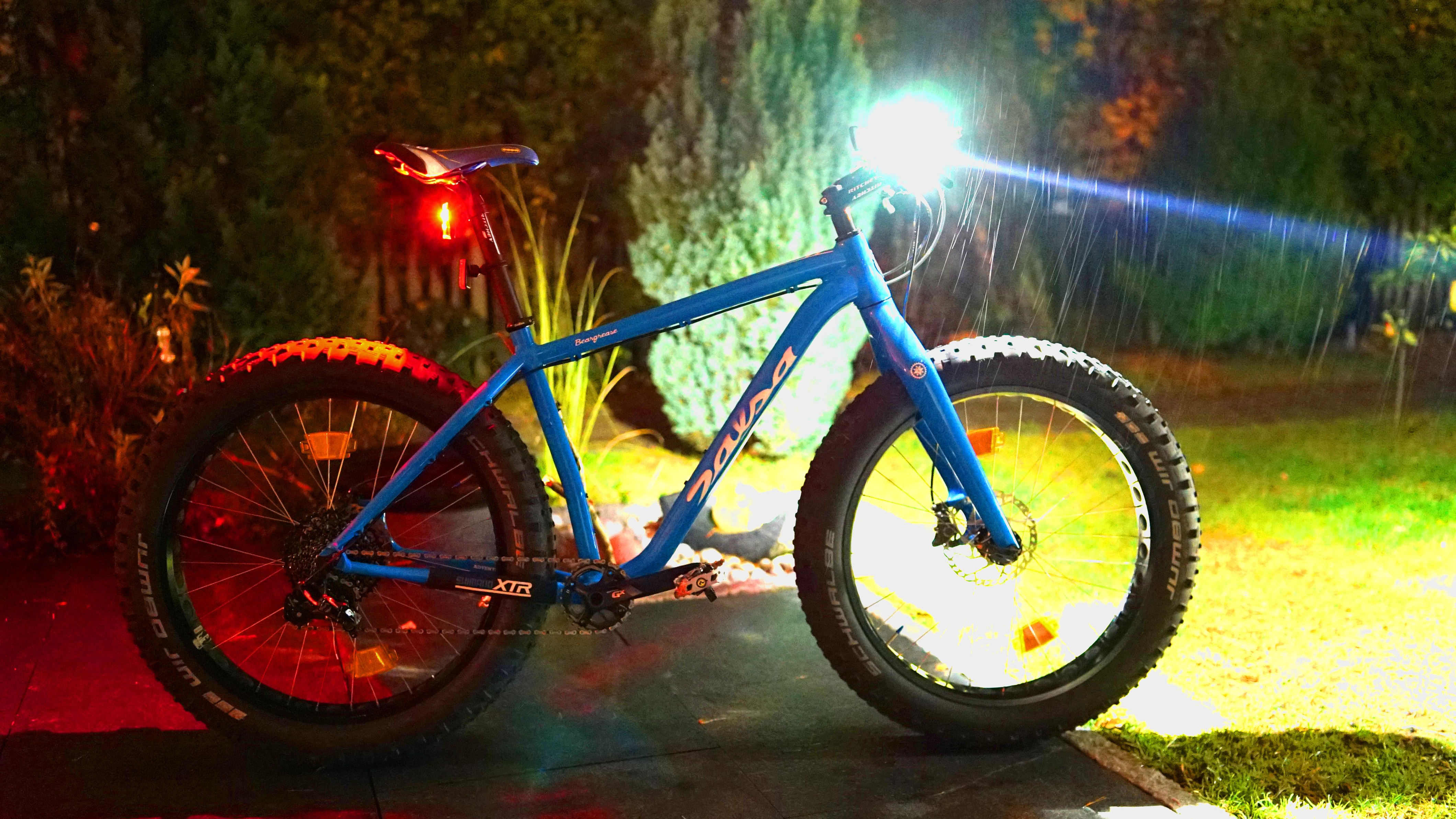 Hell, gnstig, sicher: Das beste Fahrradlicht mit Akku & Batterie ab 10   kaufen | heise online bestenlisten