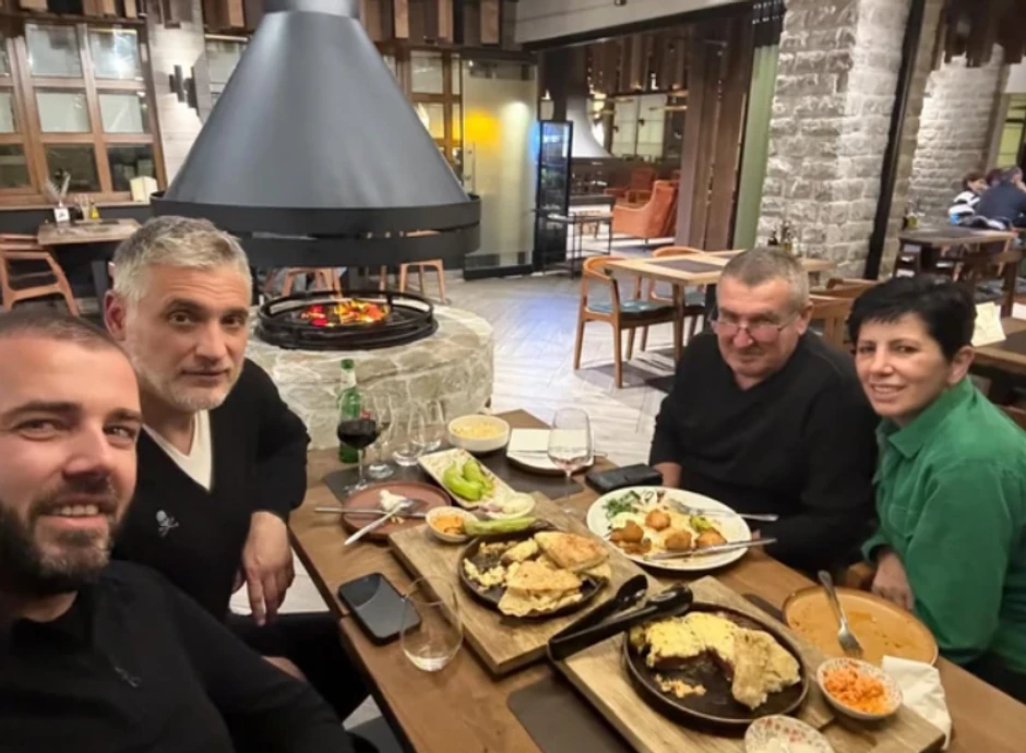 Čeda sa Acom i njegovim roditeljima