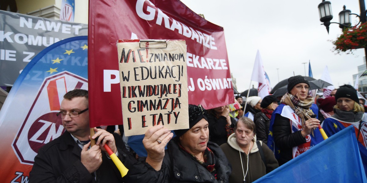 Manifestacja nauczycieli w Warszawie. Pomaszerują przed Sejm