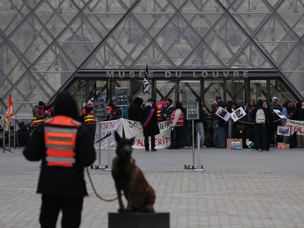 Sud ukinuo zabranu protesta u Parizu, muzeji se zatvaraju