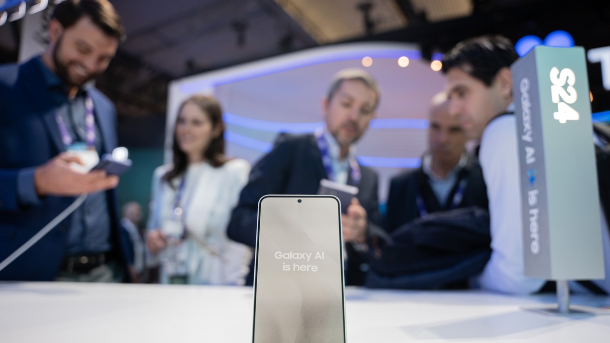 Áttörő újítás a beszélgetésekben: a Samsung kiterjeszti az élő fordítást az üzenetküldő alkalmazásokra is