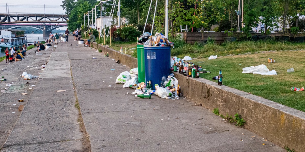 Na picie alkoholu nad Wisłą skarżą się mieszkańcy warszawskiego Powiśla