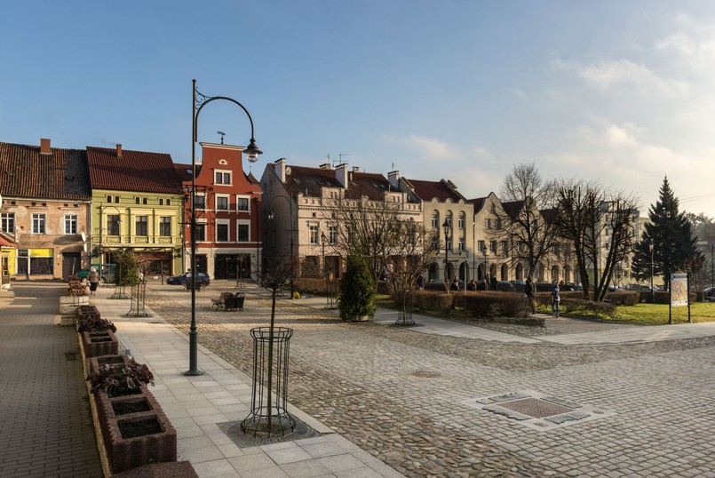 To niespełna dziesięciotysięczne miasto chce ściągać do siebie około 300 tysięcy turystów rocznie. Magnesem mają okazać się Termy Warmińskie. Sęk w tym, że budowana wciąż inwestycja już stała się obiektem drwin - okazało się bowiem, że wodę w termach w Lidzbarku Warmińskim trzeba będzie dogrzewać, o czym donosiły media tak polskie, jak i niemieckie. Miasto jednak nie poddaje się, i to mimo tego, że certyfikaty potwierdzające lecznicze właściwości wody będą mogły zostać wydane dopiero za jakiś czas. Na początku więc termy będą działać jako zwykły basen.