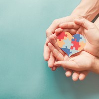 Autizmus: nem a furcsa jeleket, tüneteket kell megszüntetni