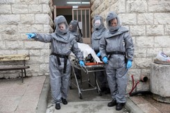 Połowa zakażonych Izraelczyków to ortodoksyjni żydzi. 'Tora już nie ratuje przed śmiercią'