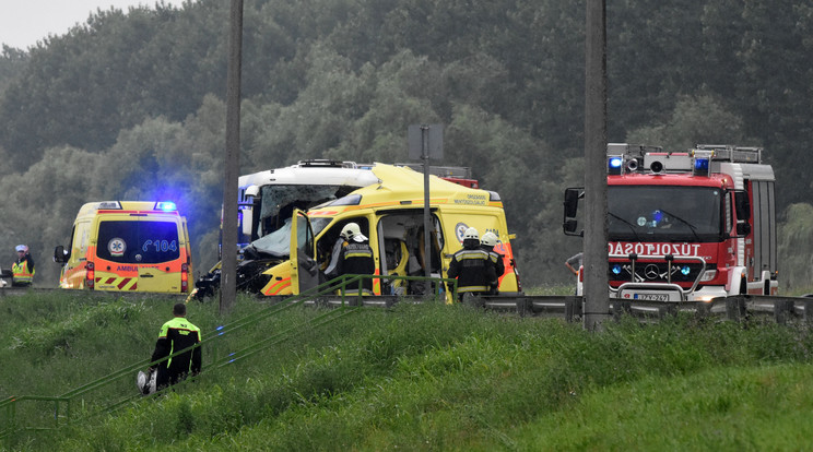 Ketten meghaltak egy balesetben Szolnokon - Fotó: MTI/Mészáros János