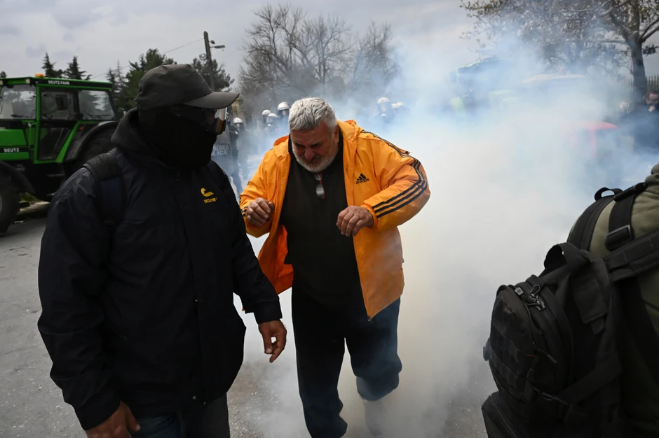 Demonstranti blokiraju puteve i granične prelaze, uzrokujući zastoje u saobraćaju