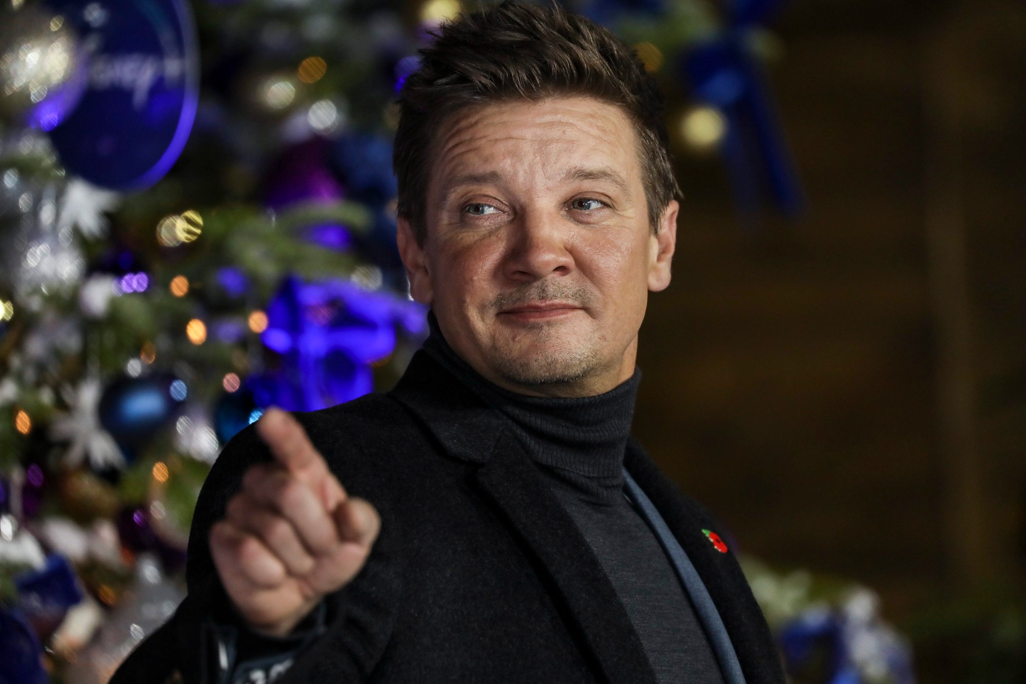 Americký herec Jeremy Renner podstúpil operáciu.