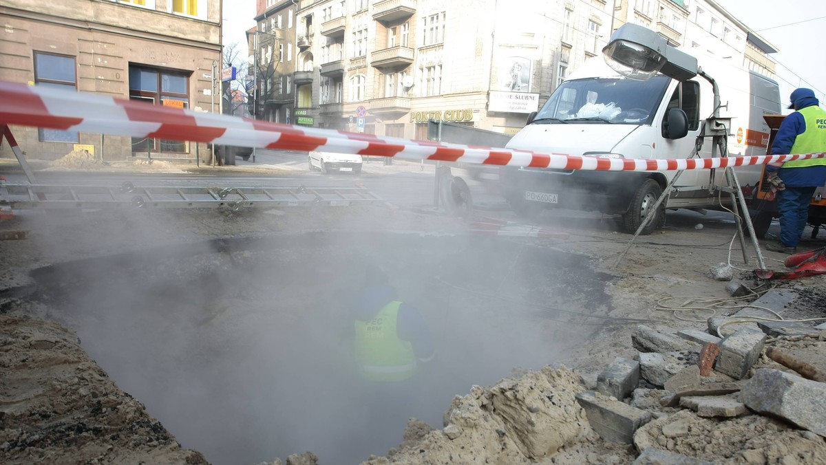 Kilka tysięcy mieszkańców gdańskich dzielnic Wrzeszcz, Zaspa, Brzeźno i Żabianka nie ma ciepłej wody i ogrzewania. Dostawy zostały odcięte, by naprawić magistralę, która uległa awarii przed kilkoma dniami.