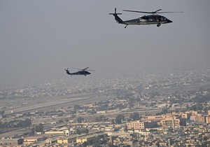 Američki helikopteri crni jastrebovi iznad Bagdada, snimljeni 2024. | Foto: Getty Images