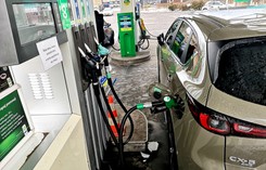 Nowe paliwo na stacjach. Które auta mogą tankować benzynę E10? Oto LISTA