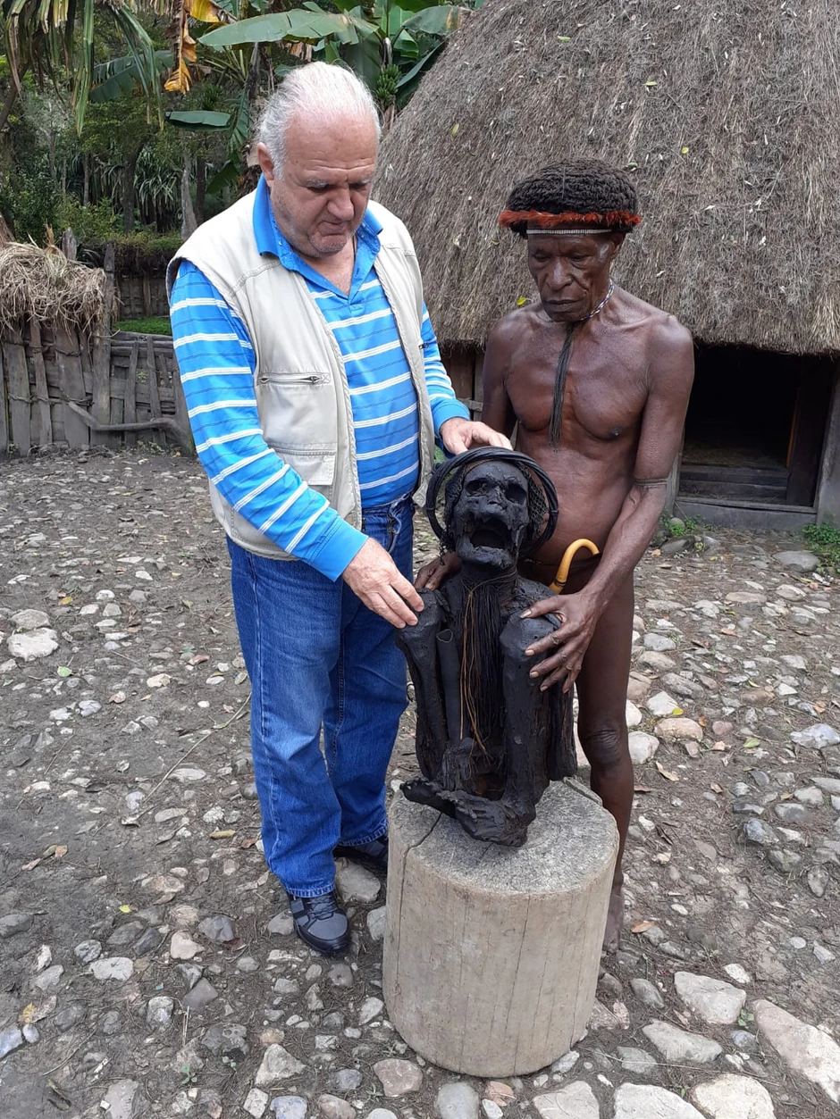 Zoran i pripadnik plemena Deni