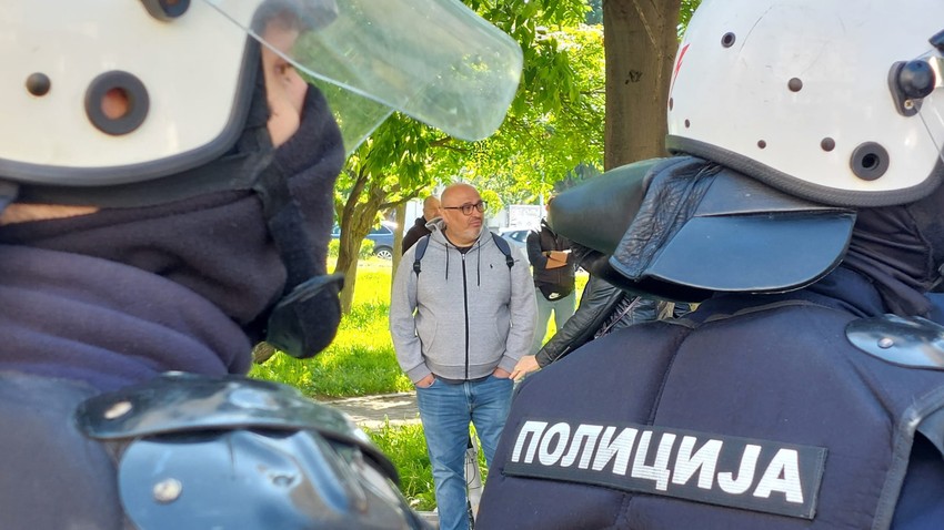 Dekan Patrik Drid iza kordona