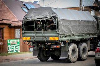 My tu dalej żyjemy normalnie. Reportaż z Białowieży