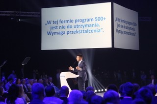Petru: Program 500 plus powinien być zlikwidowany. W zamian 'Aktywna rodzina'