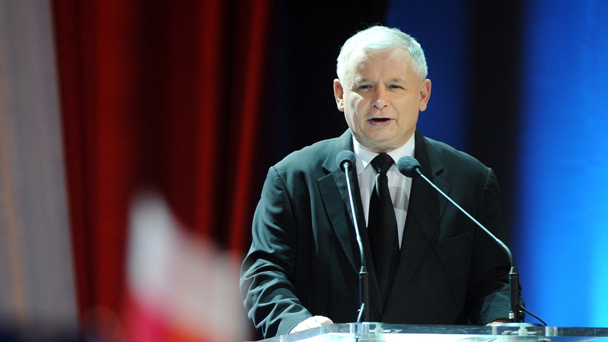 O niedokończonych lub niezrealizowanych inwestycjach na Warmii i Mazurach mówił na konferencji prasowej w Elblągu prezes PiS Jarosław Kaczyński. Chodzi między innymi o "drogi śmierci", na których dochodzi do licznych wypadków. - Samochody wpadają na wracające ze szkoły dzieci - stwierdził lider PiS. - Jeśli po wyborach przejmiemy władzę, to wrócimy do tych inwestycji - zapewniał.