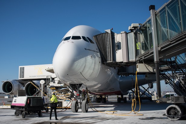 Airbus A380 na warszawskim lotnisku Chopina. Fot. Adam Suwała