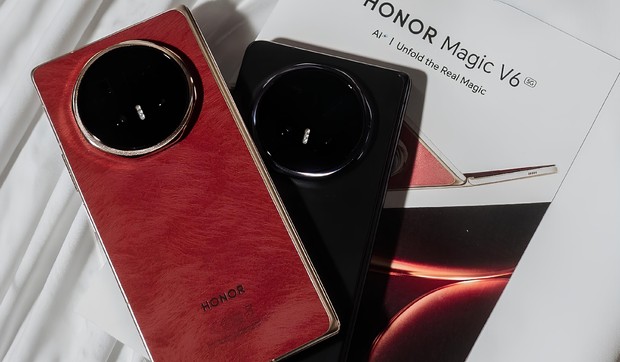 HONOR Magic V6