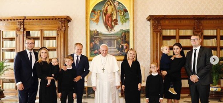 Donald Tusk pochwalił się zdjęciami z papieżem Franciszkiem. Przy okazji pokazał wnuczkę