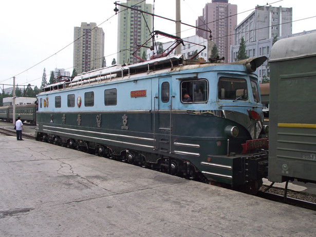 Pociąg na dworcu w Pjongjang