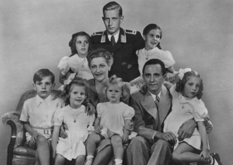Goebbelsowie z gromadką dzieci