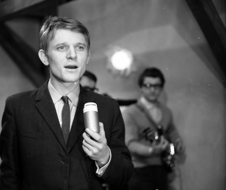 Piotr Szczepanik w filmie "Cierpkie głogi" (1966) zagrał... piosenkarza