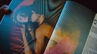 Erotyczne przynęty w cyberataku na brytyjską elitę polityczną