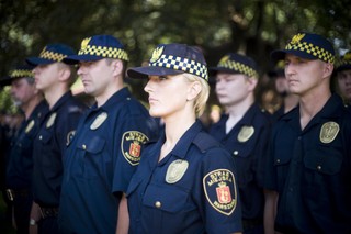 Strażnicy nadal nie mają prawa karać za handel na chodniku