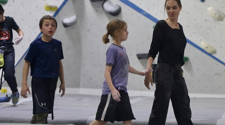 Angelina Jolie minden szabad percét kihasználja, hogy aktívan töltse a gyermekeivel / Fotó: profimedia-reddot
