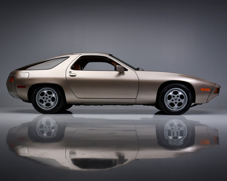 Porsche 928