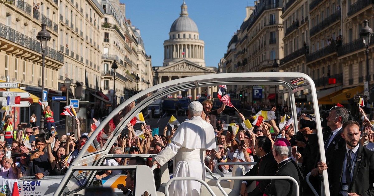 Katolicyzm podbije świecką Francję? Papież mówi o "cudzie", liczba nowych katolików znacząco wzrasta