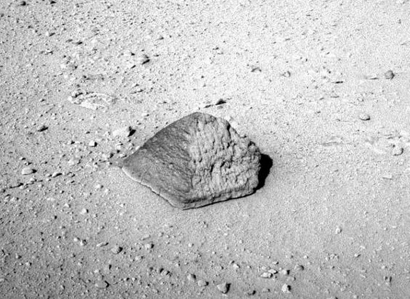 Archeolog Scott C. Waring zauważył na Marsie piramidy