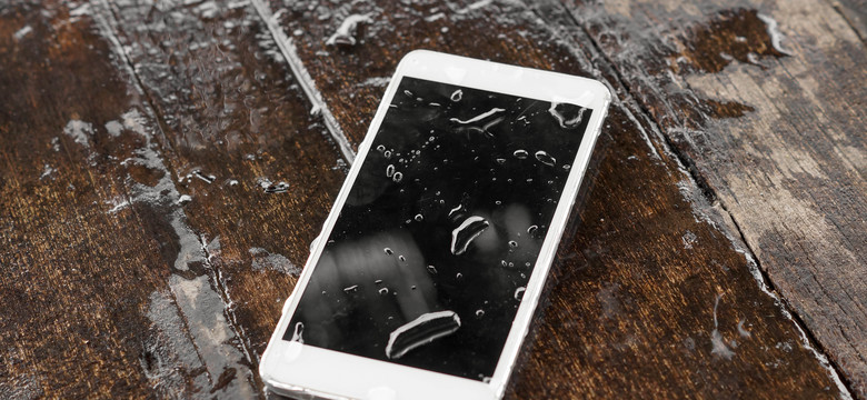 Tymi smartfonami możesz robić zdjęcia pod wodą. Są wodoszczelne