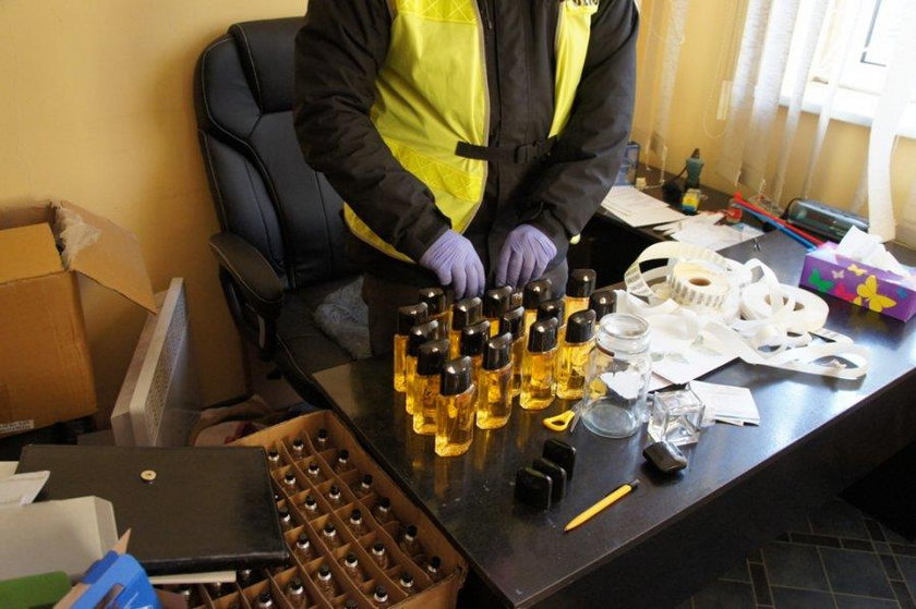 Policjanci zlikwidowali laboratorium perfum
