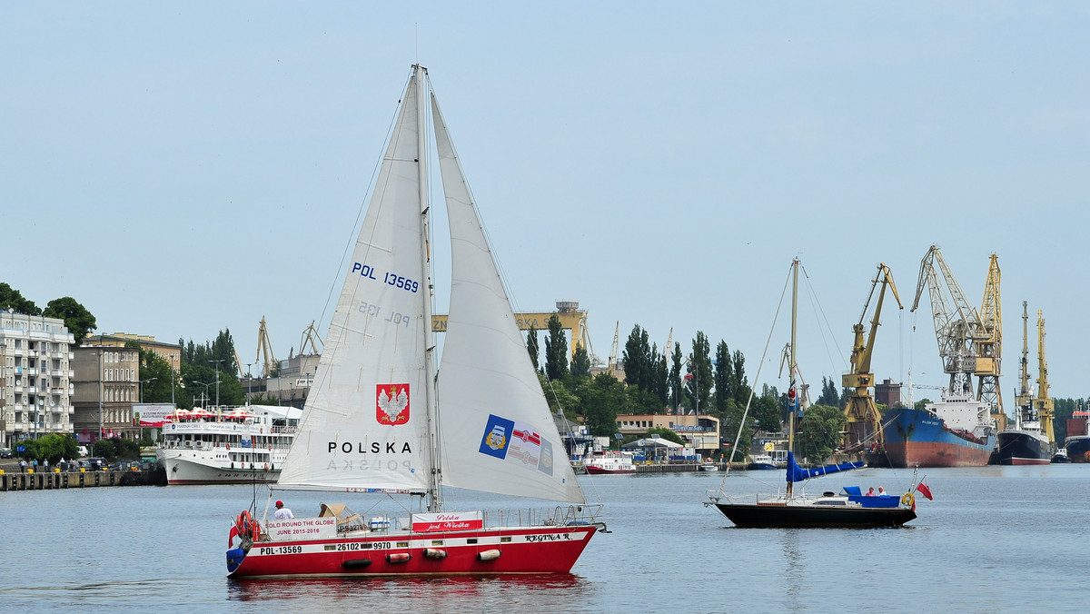 Dzisiaj od szczecińskich nabrzeży odbił jacht Regina R., na którego pokładzie Grzegorz Węgrzyn rozpoczął samotny rejs dookoła świata. Żeglarz zamierza opłynąć ziemię bez zawijania do portów w mniej niż rok.