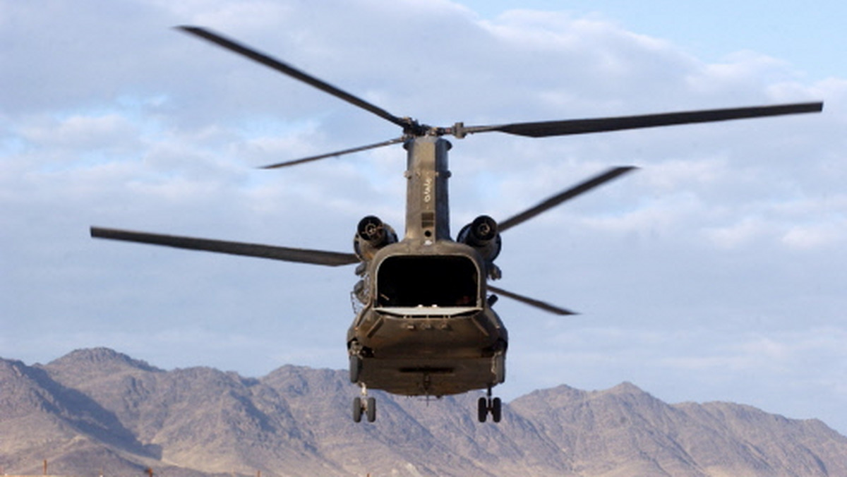 Pakistańscy żołnierze otworzyli ogień, zmuszając pilotów śmigłowców USA do powrotu na terytorium Afganistanu - podaje BBC. Helikoptery najprawdopodobniej przekroczyły granicę, aby włączyć się w walkę z Talibami - twierdzą źródła zbliżone do pakistańskiego wywiadu.