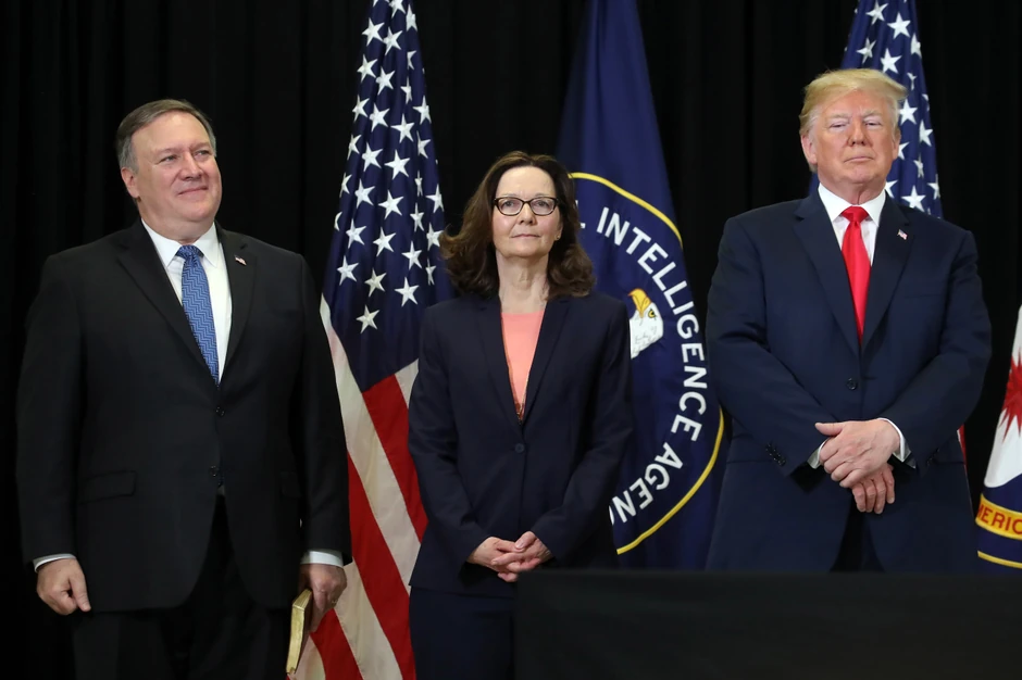 Majk Pompeo, Đina Haspel i Donald Tramp 