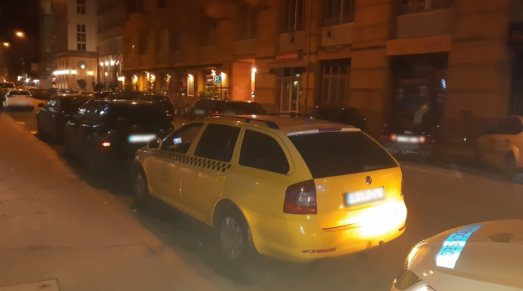 Távirányítóval pörgette a taxiórát / Fotó: police.hu