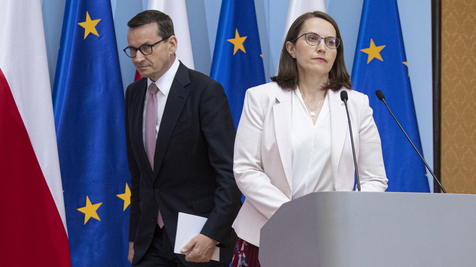 Minister finansów Magdalena Rzeczkowska i premier Mateusz Morawiecki 