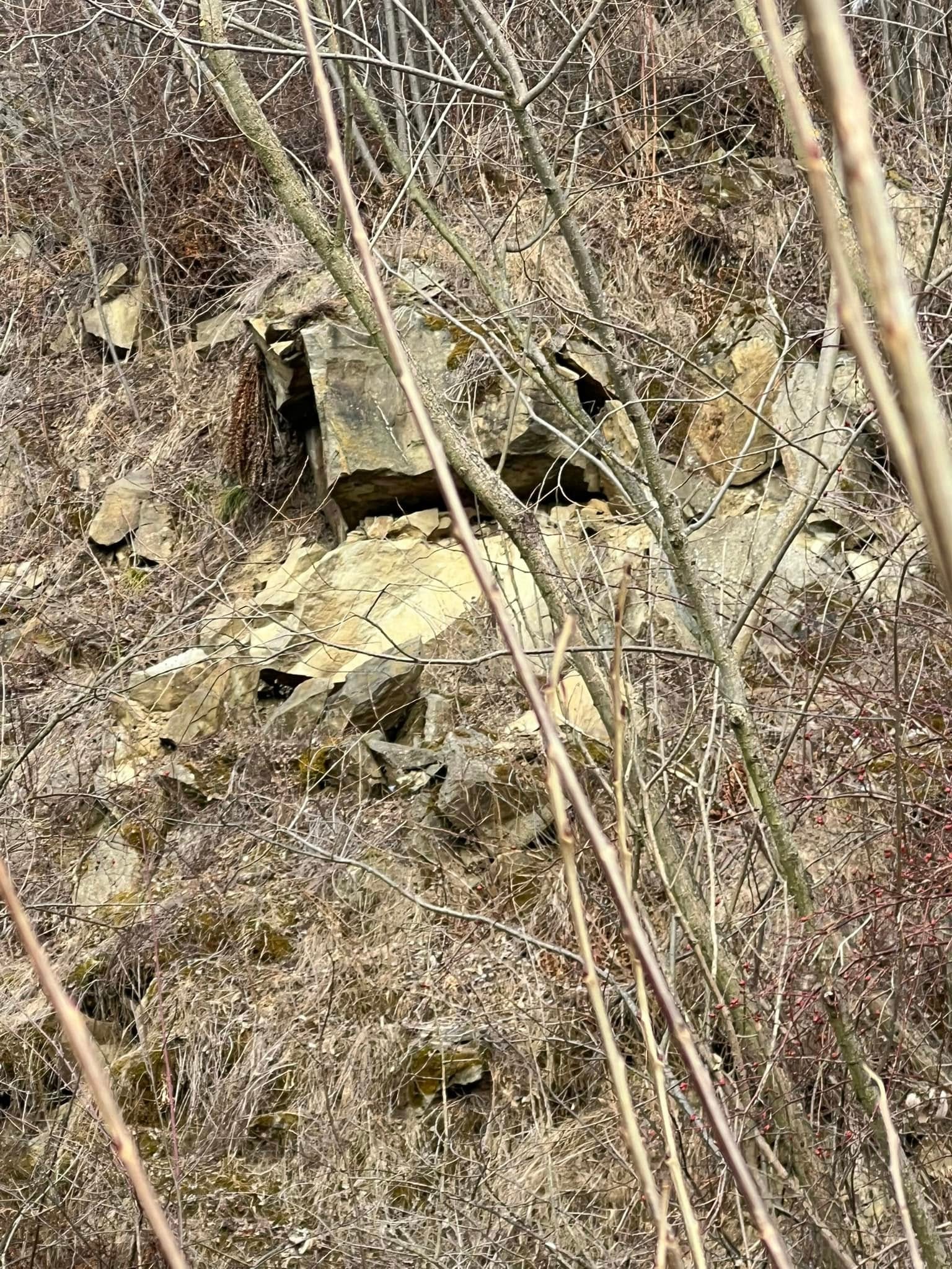 V Kolačkove vyhlásili mimoriadnu situáciu pre možný pohyb pôdy.